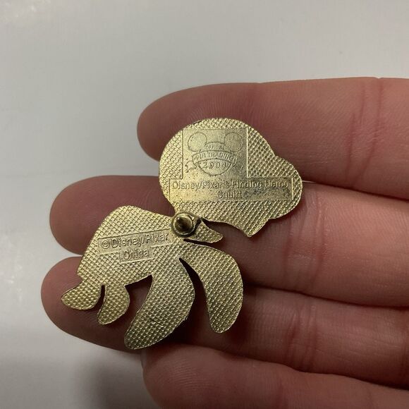 Disney/Pixar Finding Nemo Squirt Pin – Official 2004 Trading Collectible - Picture 4 of 6